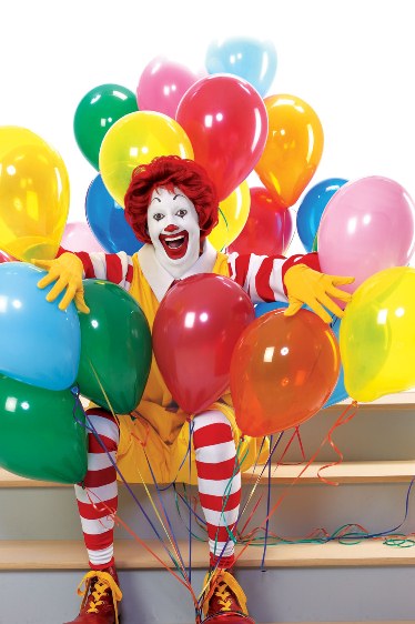 Presença de Ronald McDonald nas escolas é criticada