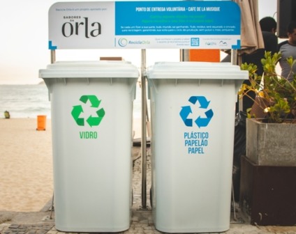 Recicla Orla promove mutirão de limpeza na praia do Leblon