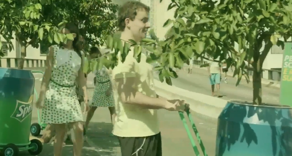 Sprite usa sombras de pés de limão em ação promo