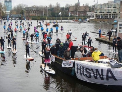 Stand UP Paddle ganha espaço em canais de Amsterdã