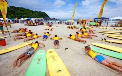 Lorenzetti estreia "Surf e Praia para Todos" em Santos