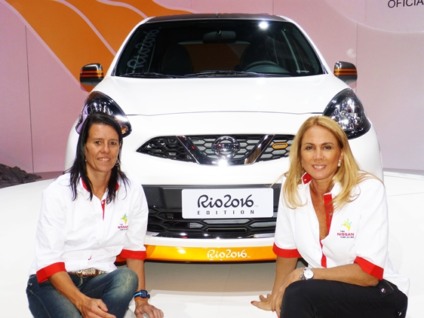 Hortência Marcari marca presença no estande da Nissan