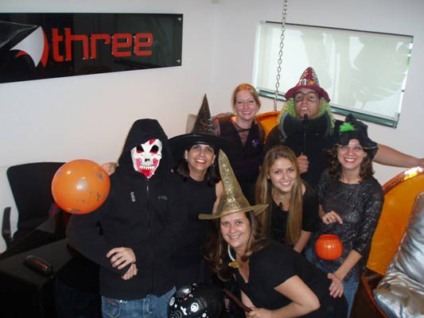 Three inova com equipe fantasiada Three inova com equipe fantasiada