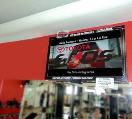 Toyota com ação promo nas telas da Rede Alooh
