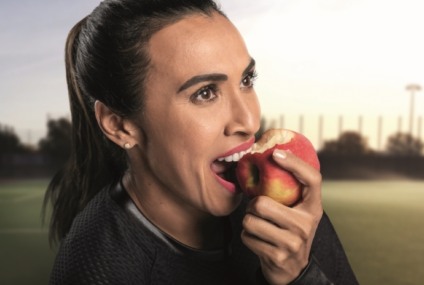 Marta é a estrela da campanha “Veio Pra Ficar” de Avon