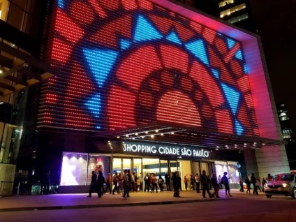 Avenida Paulista ganha painel de LED gigante