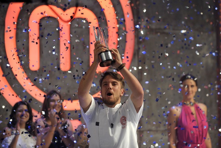 Vitor Bourguignon é o vencedor do MasterChef - A Revanche