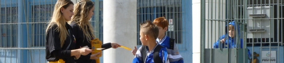 FoxPromo realiza blitz escolar para promover loja Vininha
