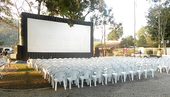 Bairros cariocas recebem Cinema Inflável Open Air