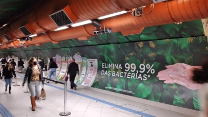 Lux promove ação sensorial na estação Paulista do Metrô de São Paulo