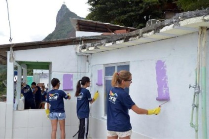 Tintas Coral e NET promovem mutirão na Santa Marta