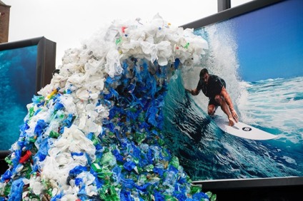 Corona faz promo para combater lixo plástico nas praias