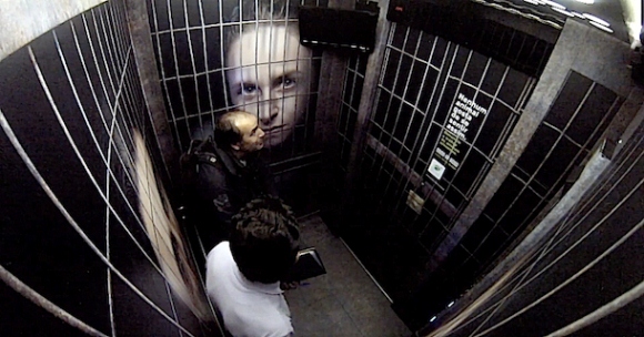 Ação da Mater Natura prende pessoas em elevador