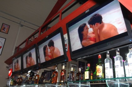 Woodstock Bar fecha parceria com a AOC