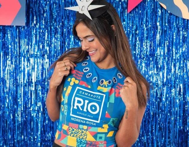 Morena Rosa assina camisetas oficiais do Camarote RIO