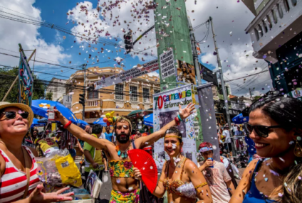 Blocos agitam pré-Carnaval paulistano e atraem marcas  