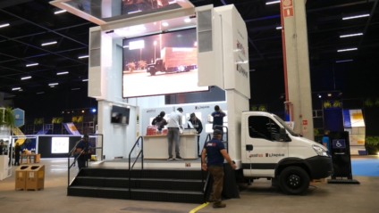 Brandtruck cria espaços sobre rodas para presença em exposições