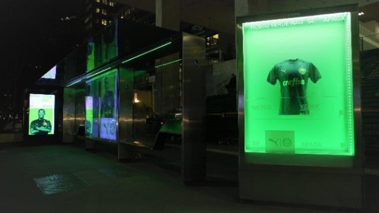 Puma leva camisa do Palmeiras aos pontos de ônibus