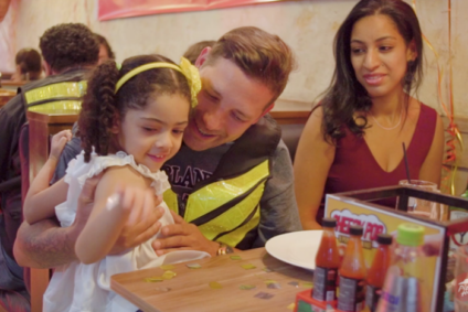 Pizza Hut homenageia motoboys no Dia da Pizza