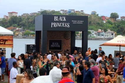 Porque Marketing ativa Black Princess na Oktoberfest Beach