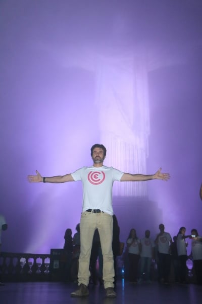 Cristo Redentor 'veste' a camisa da UCE