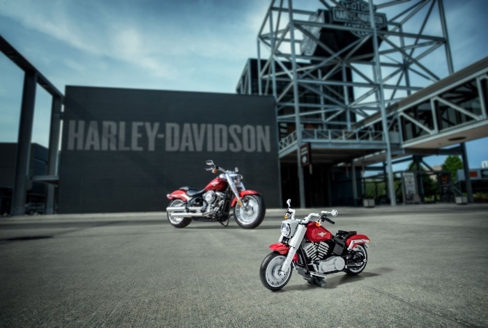 Harley-Davidson e Lego criam miniatura da Fat Boy