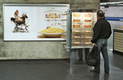 Nissin Lámen deixa seu aroma nas estações do metrô