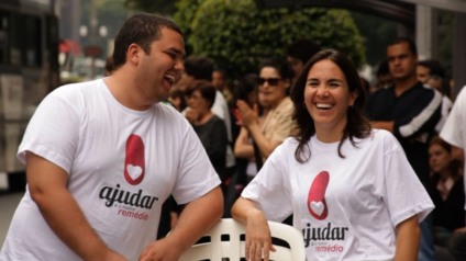 Capuccino leva “Ajudar é o melhor remédio” às ruas
