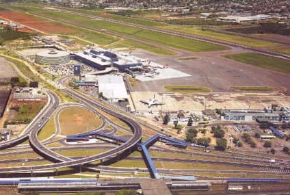 Ampliação da pista do aeroporto de POA é adiada para 2012
