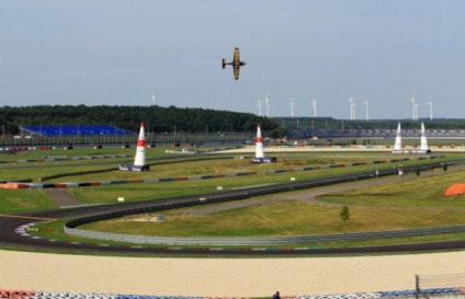 Bonhomme vence Red Bull Air Race que só volta em 2012