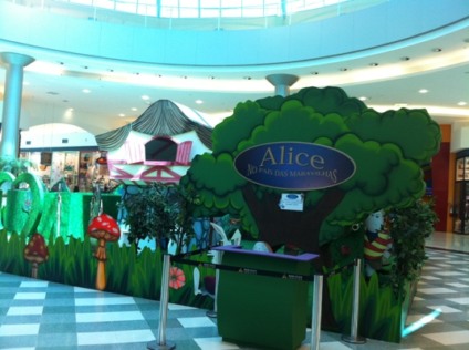 Alice no País das Maravilhas no Mauá Plaza