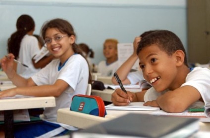 Alagoas aprova propaganda em uniforme escolar