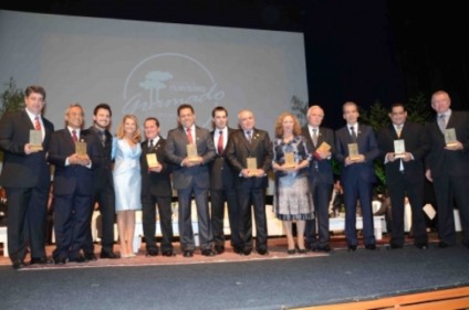 Festuris entrega troféu “Amigos do Festival”