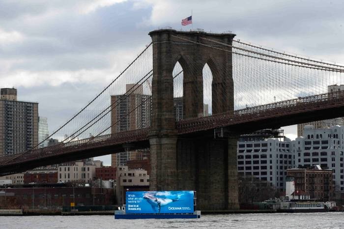 publicidade flutante NY