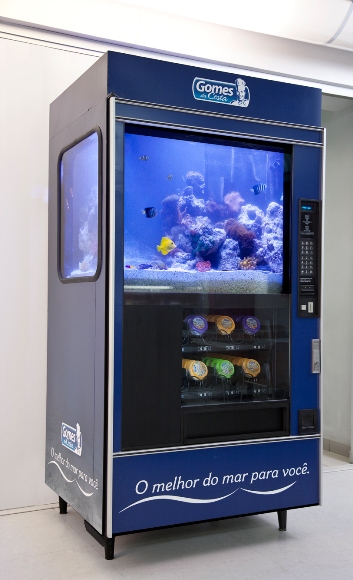 Vending machine vira aquário com Gomes da Costa