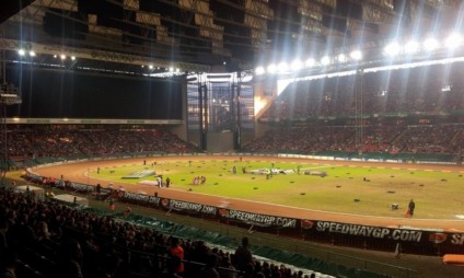 Garotas da Monster no mundial de speedway na Europa