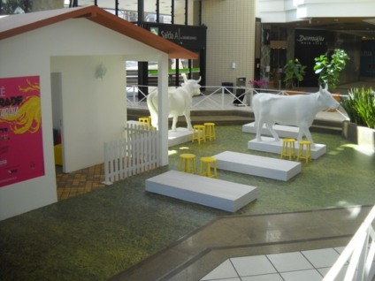 Beiramar inaugura ateliê da CowParade