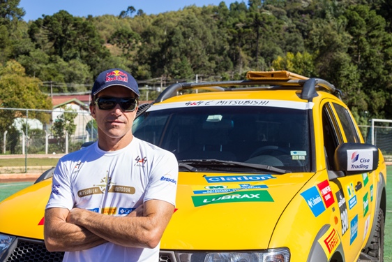Carlos Burle enfrenta as maiores ondas do mundo.
