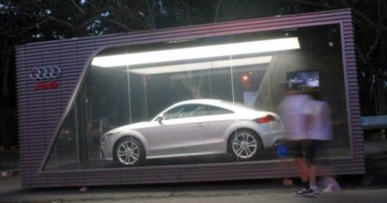 Vitrina móvel apresenta novo modelo da Audi