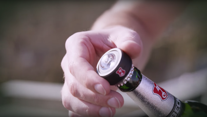 Marca de cerveja cria câmera de 360° que se encaixa na tampa da garrafa Marca de cerveja cria câmera de 360° que se encaixa na tampa da garrafa