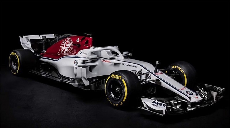 Vermelho e branco dão o tom no carro da Sauber