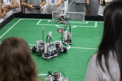 Zoom une o futebol à robótica