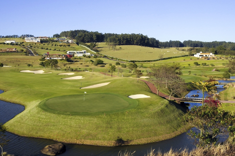 Mercedes-Benz e Lerosa patrocinam torneio de golfe