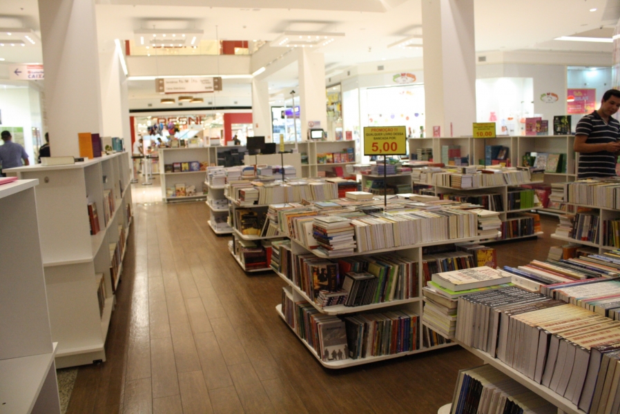 Atrium Shopping promove Feira do Livro, com mais de 200 títulos disponíveis   