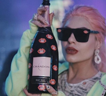 Chandon foi destaque no desfile da Andressa Salmomone