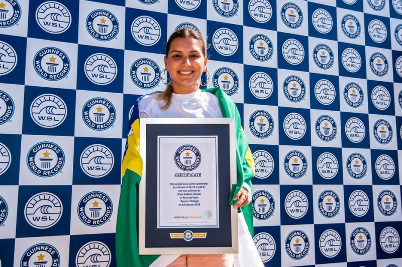 Surfista Maya Gabeira entra para o Guinness Book