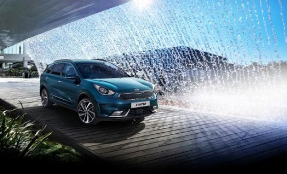 Kia Niro faz sua estreia no Salão do Automóvel