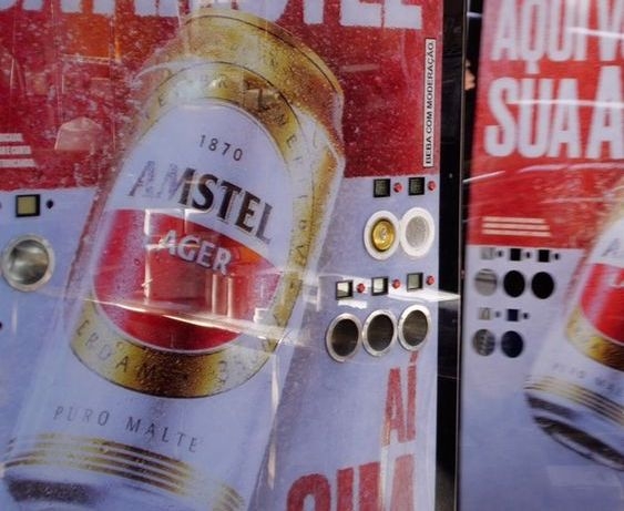 Amstel vai gelar a cerveja dos foliões