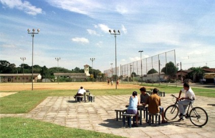 Bairro CIC_ Praça Central da Vila Nossa Senhora da Luz Curitiba, 27/03/98 Foto: Cesar Brustolin/SMCS