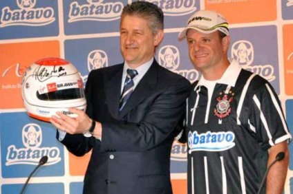 Barrichello vai de Batavo na cabeça